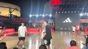开云体育-在线追星！胡明轩&amp;林葳找陈冠希轮流合影